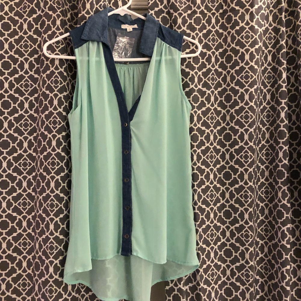 Dress up blouse no sleeves